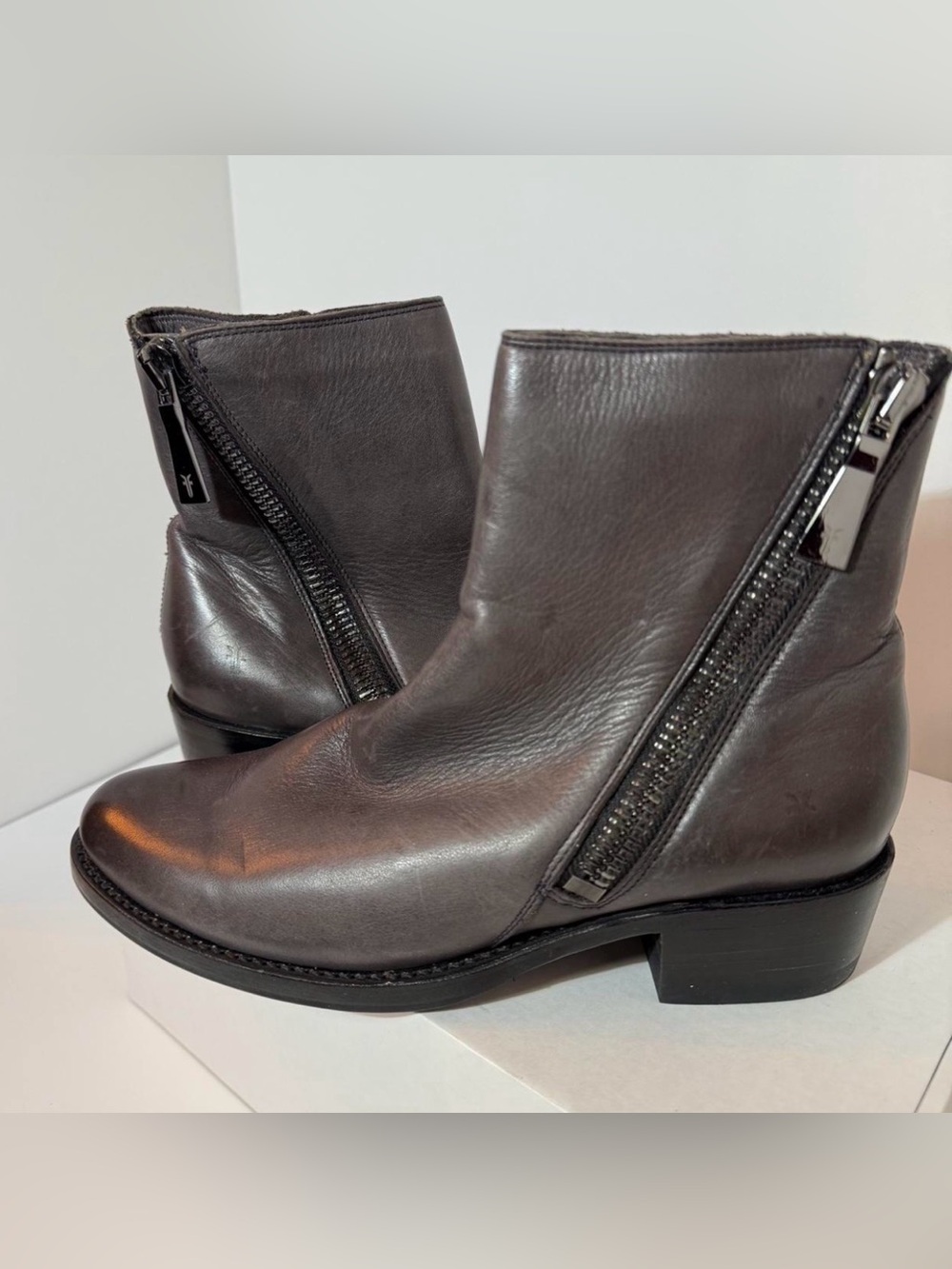 FRYE Women’s Demi side zip leather boot